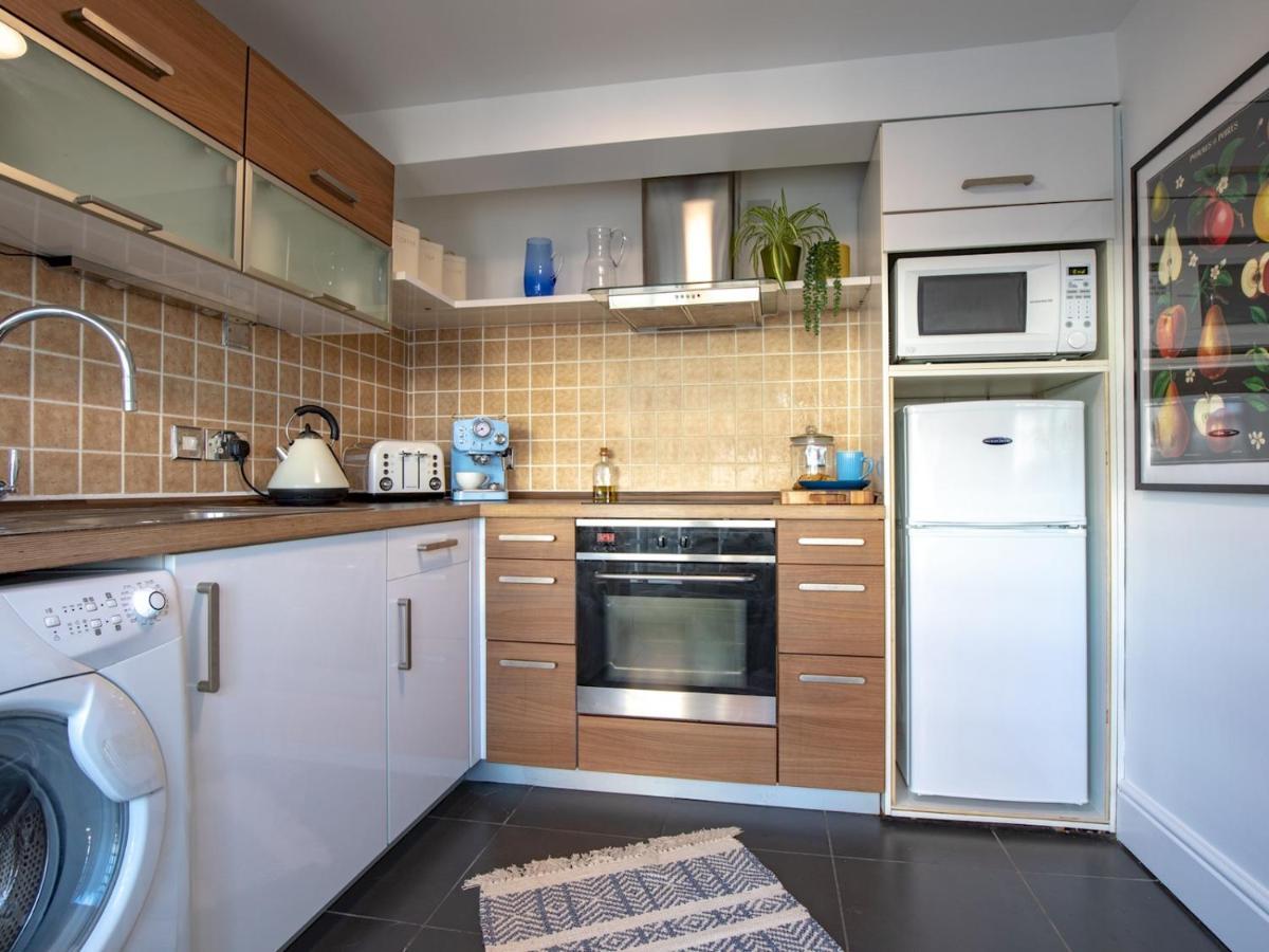 Pass The Keys Art Deco Inspired Apartment With Roof Top Views Шрусбері Екстер'єр фото